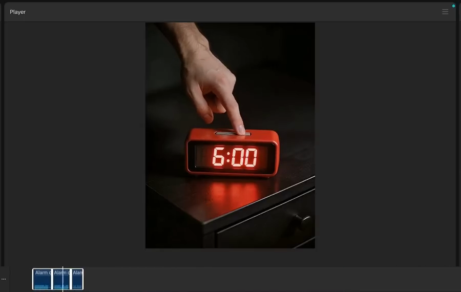 CapCut 鬧鐘預覽與時間線上三個已插入的 Alarm 音效區塊 CapCut 鬧鐘預覽與時間線上三個已插入的 Alarm 音效區塊